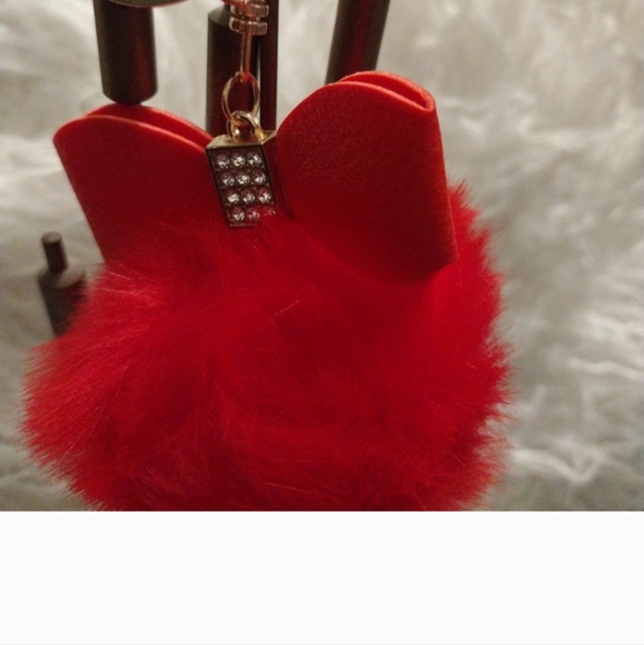 NEW IN BAG keychain pom pom - Picture 7 of 12